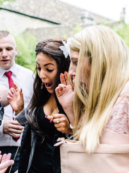 Magia para bodas inolvidables, espectáculo único y personalizado para hacer tu día especial aún más memorable con trucos sorprendentes y entretenimiento para todos los invitados.